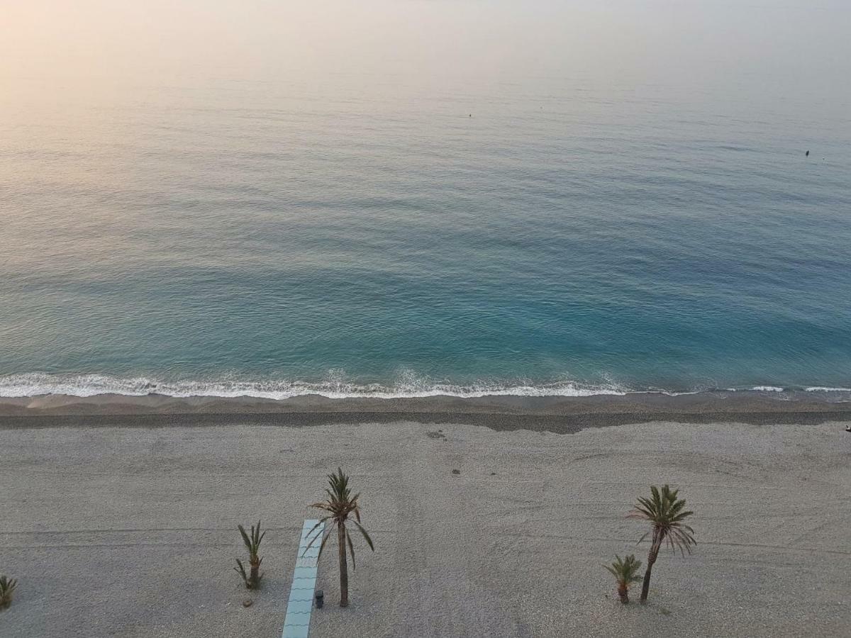 Atico En Almunecar. Primera Linea De Playa Con Vistas Espectaculares Εξωτερικό φωτογραφία